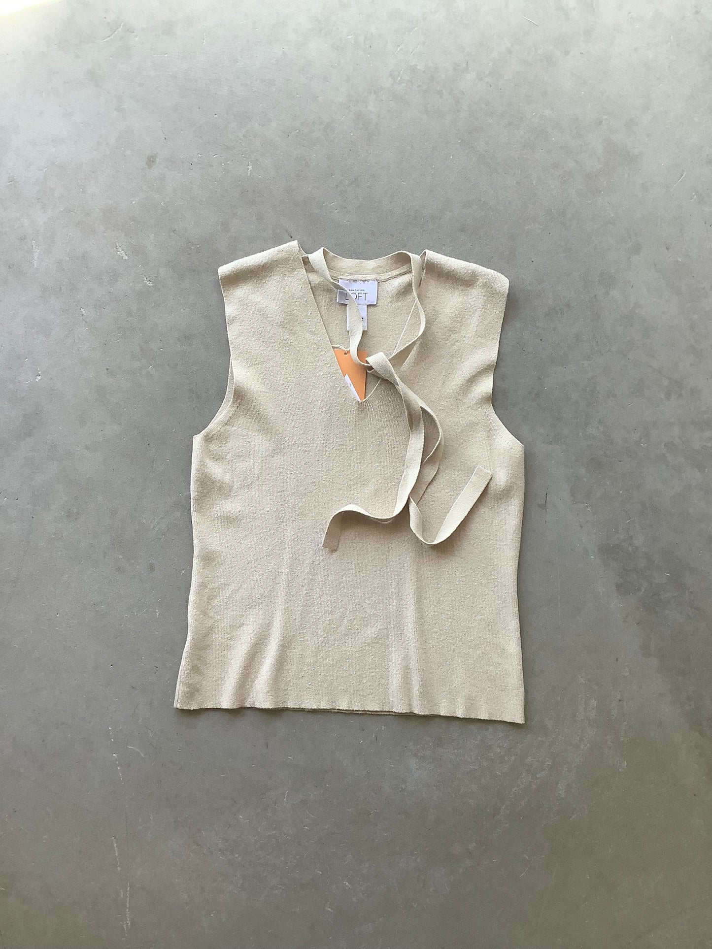 Sand neck ribbon tank