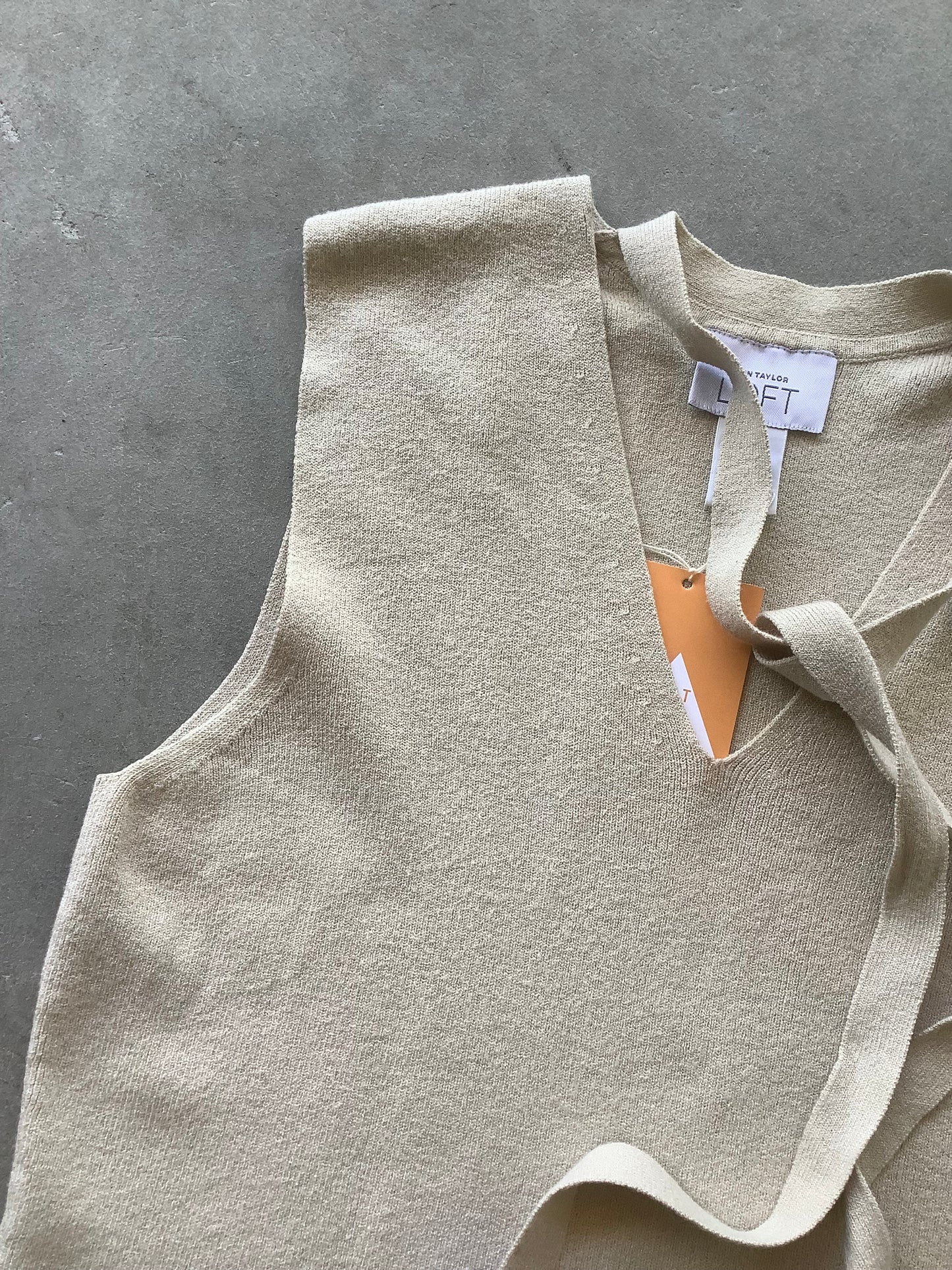 Sand neck ribbon tank