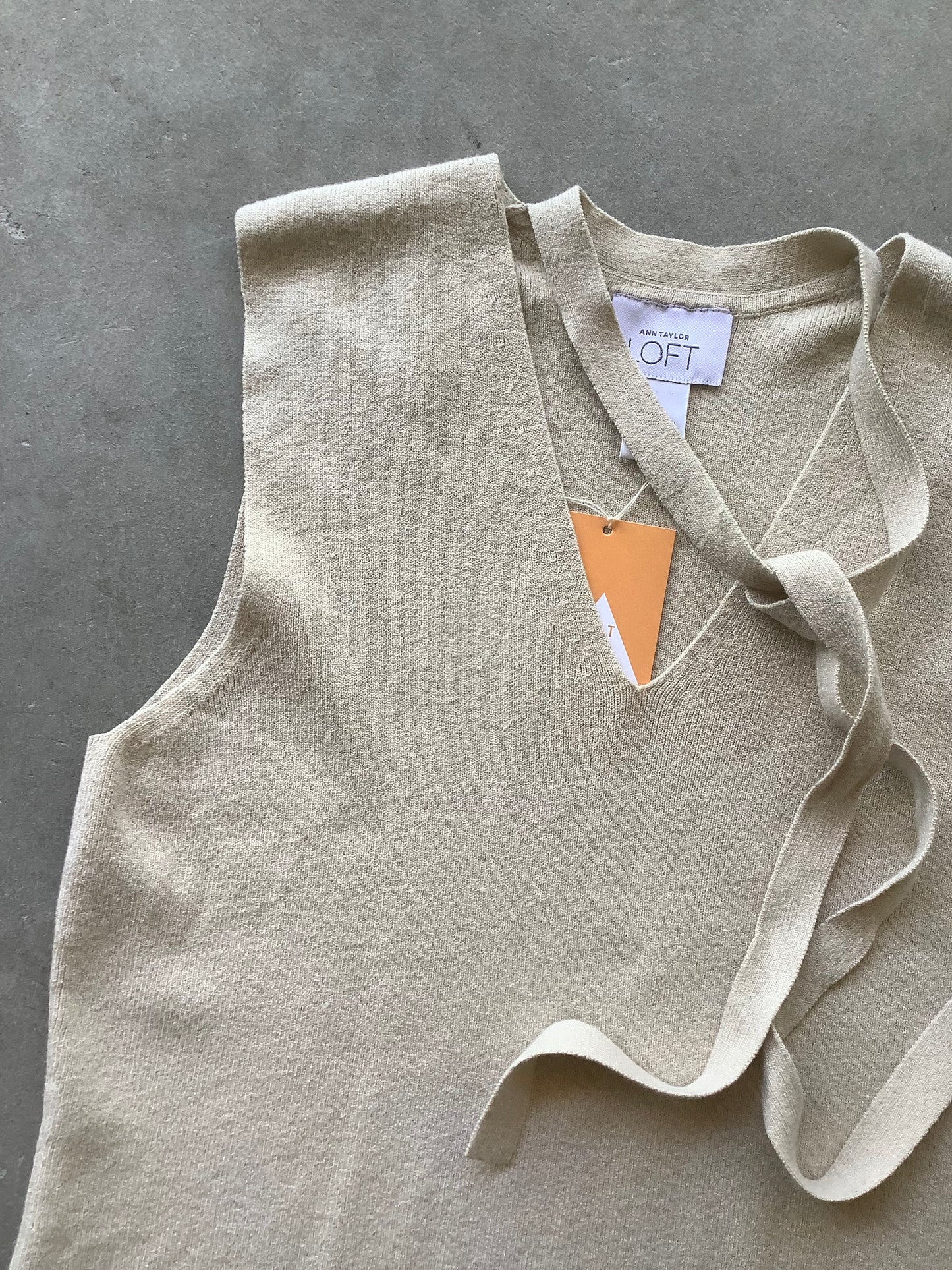 Sand neck ribbon tank