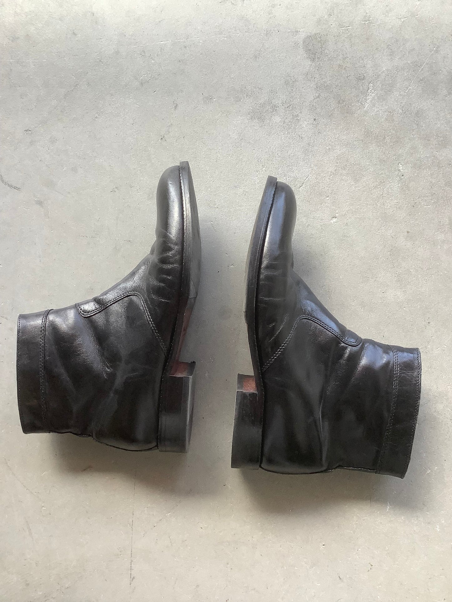 Black leather Chelsea boots EU 42