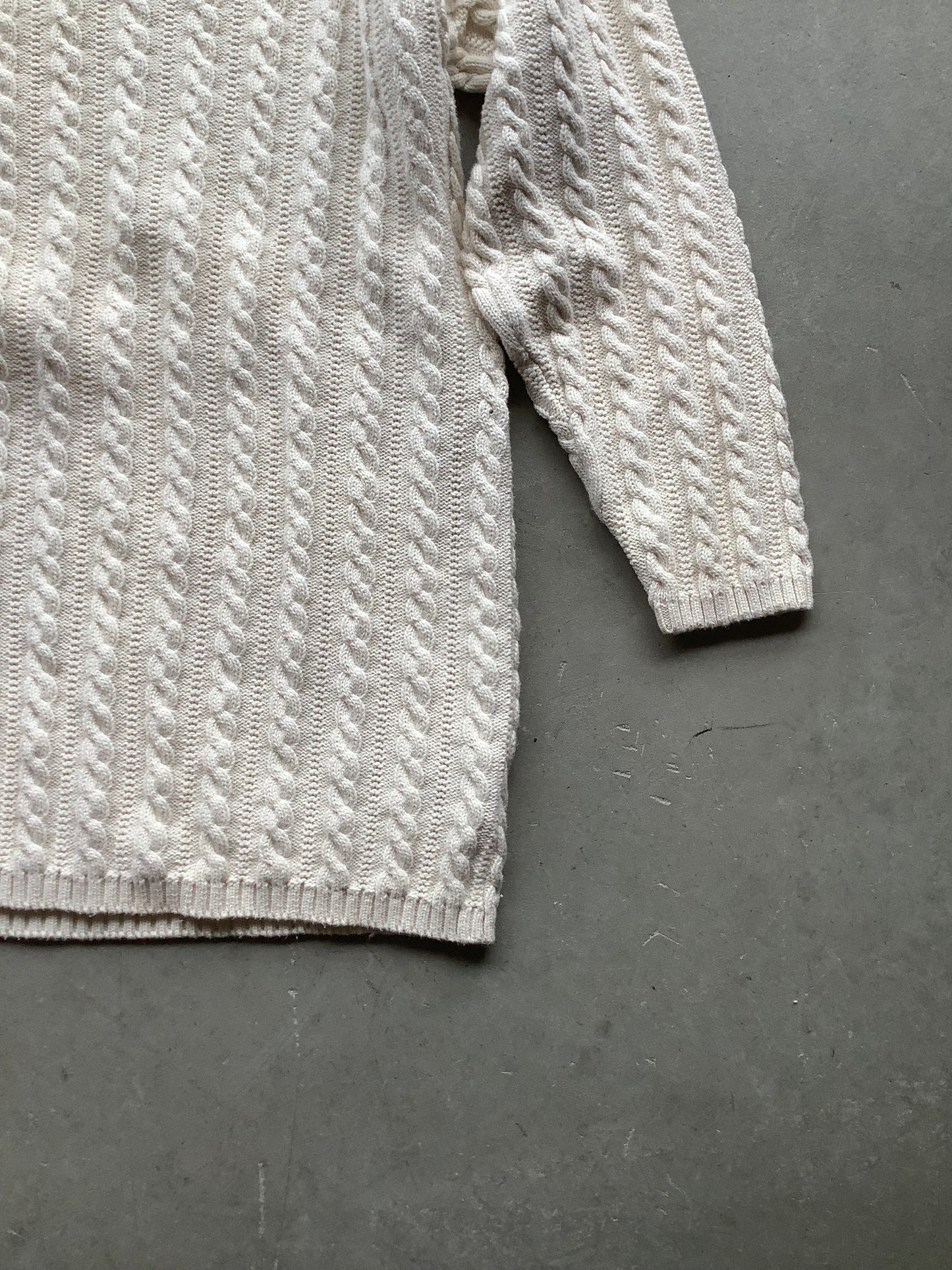 Ecru cotton V-neck cableknit sweater (S/M)