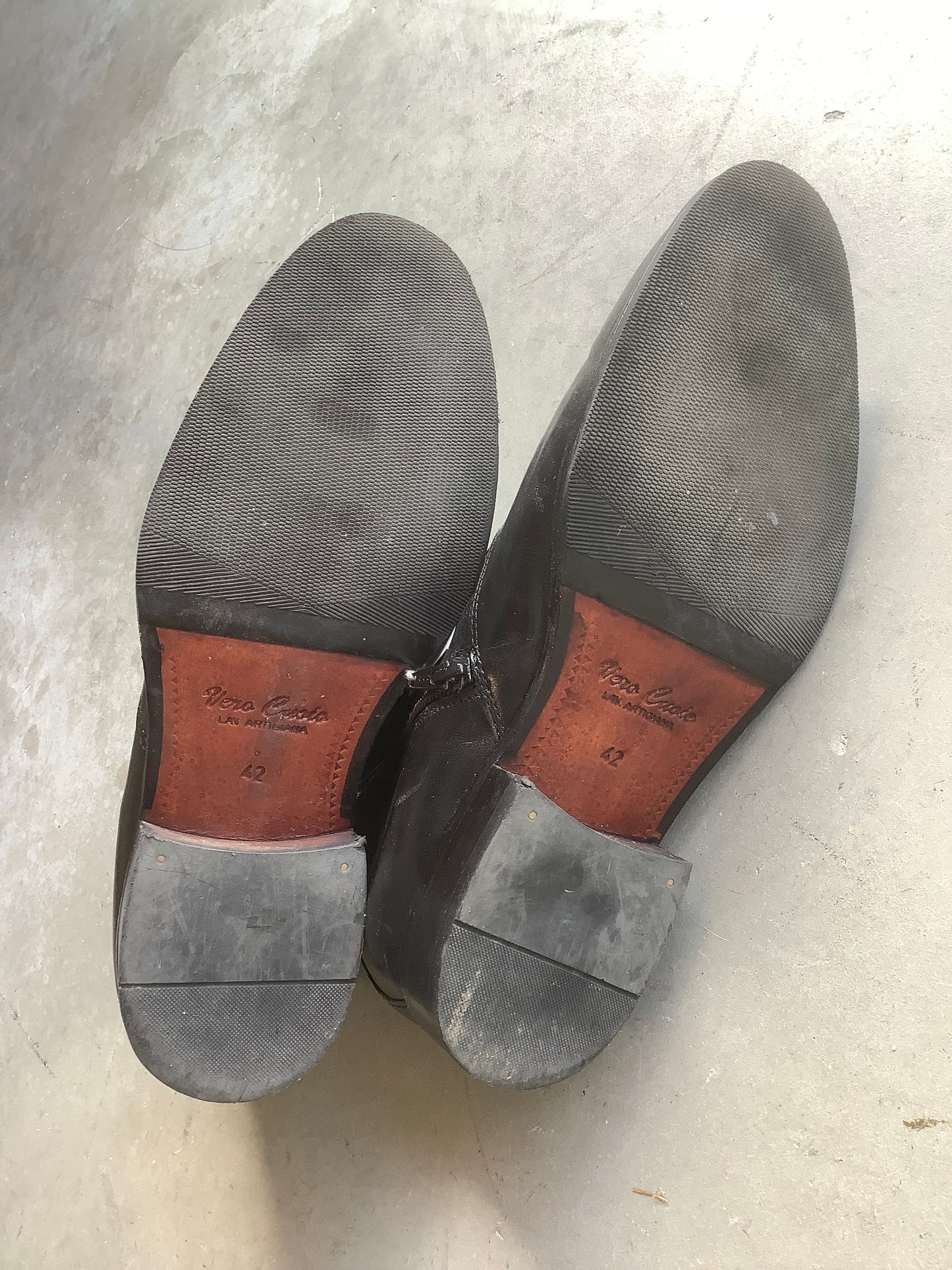 Black leather Chelsea boots EU 42