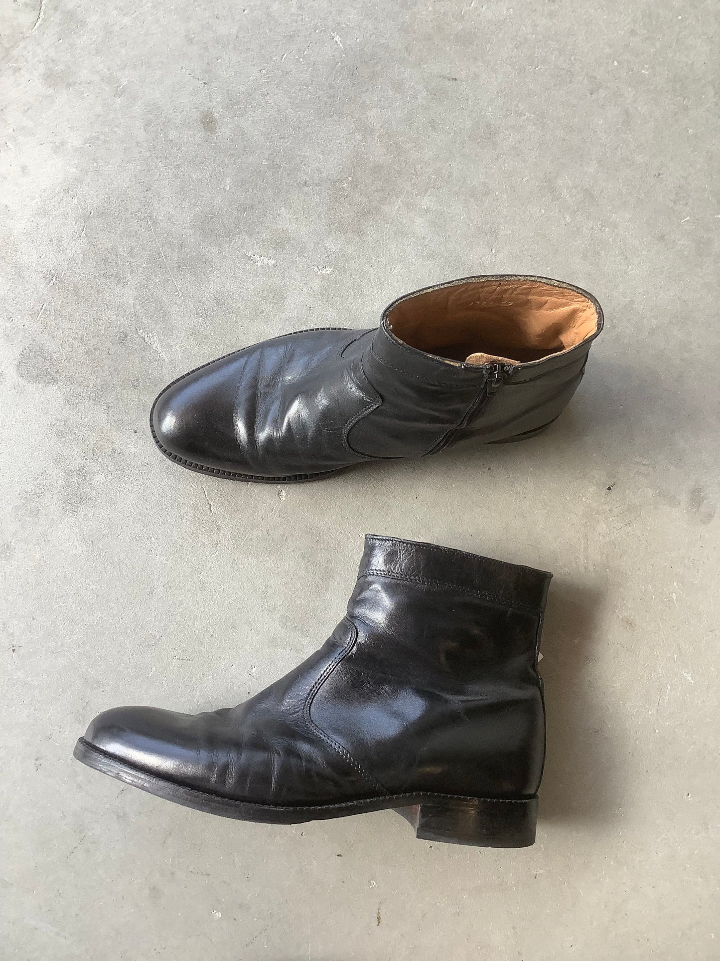Black leather Chelsea boots EU 42