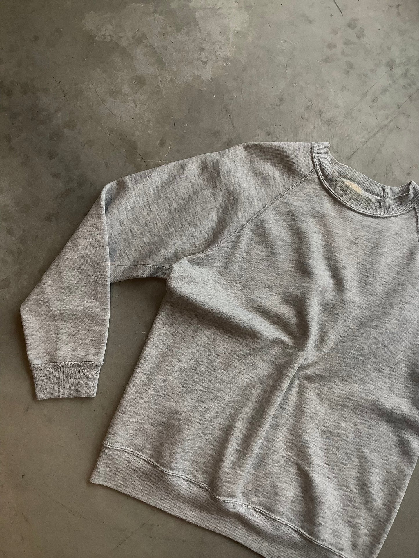 Grey Raglan Crewneck (M)