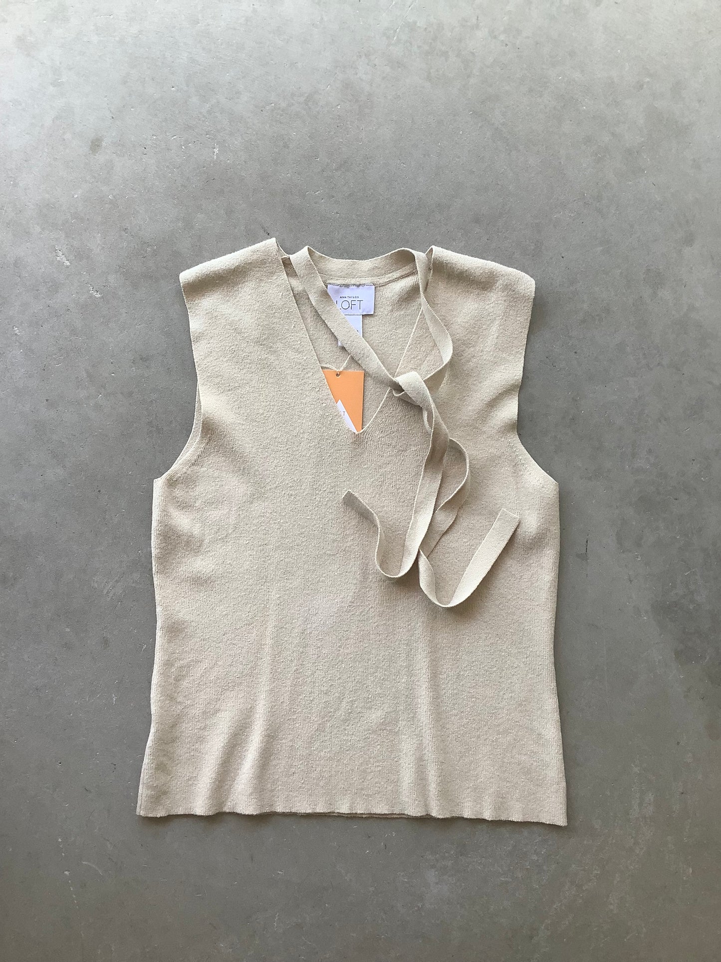 Sand neck ribbon tank