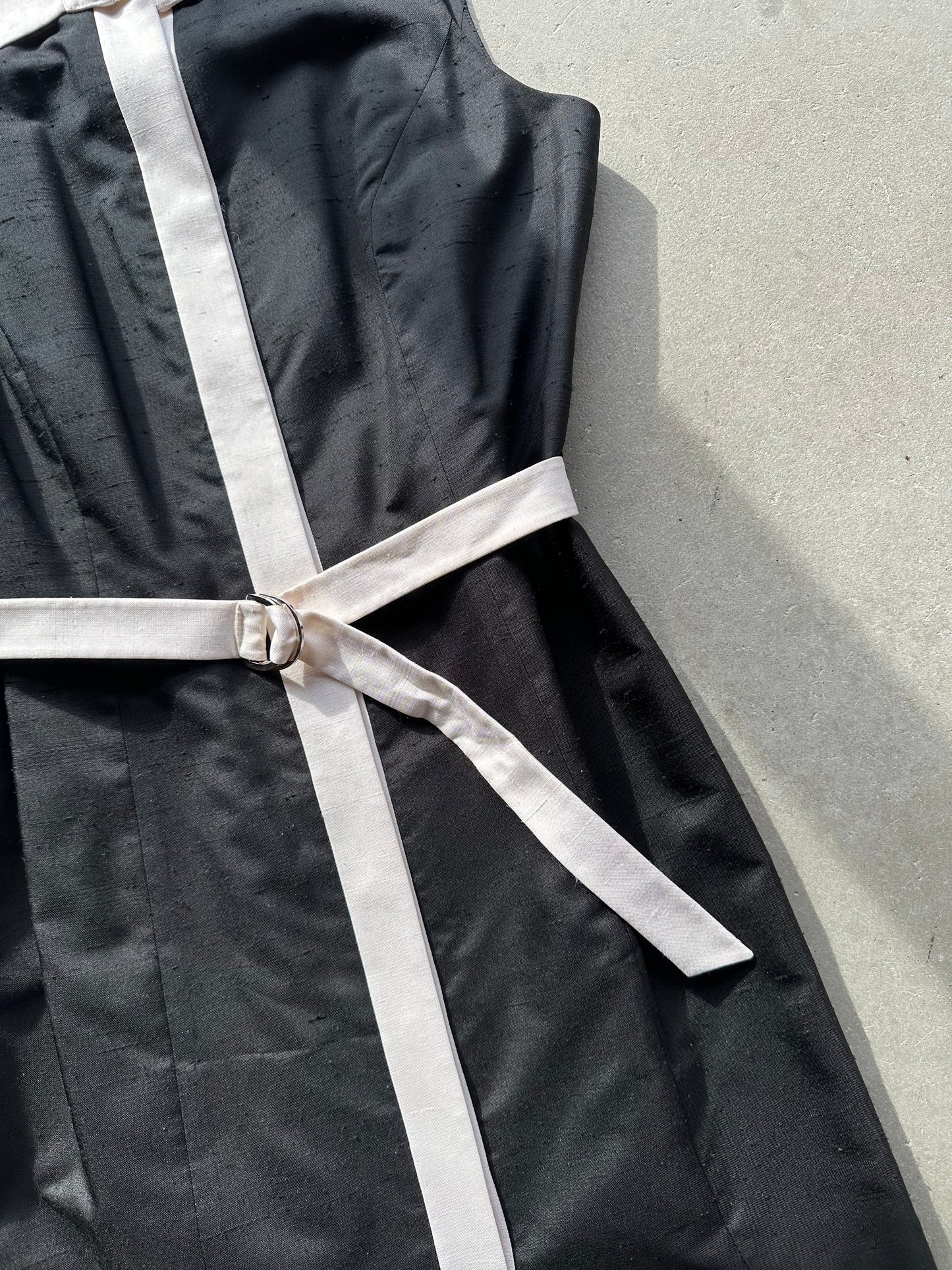 Black and White Silk Collared Sleeveless Dress with Belt