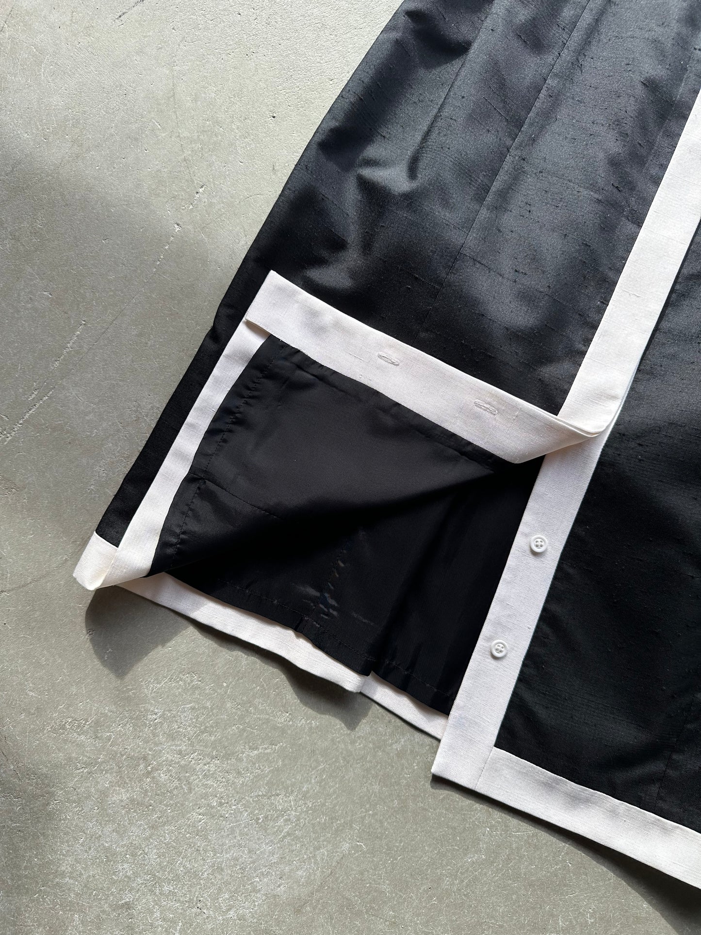 Black and White Silk Collared Sleeveless Dress with Belt