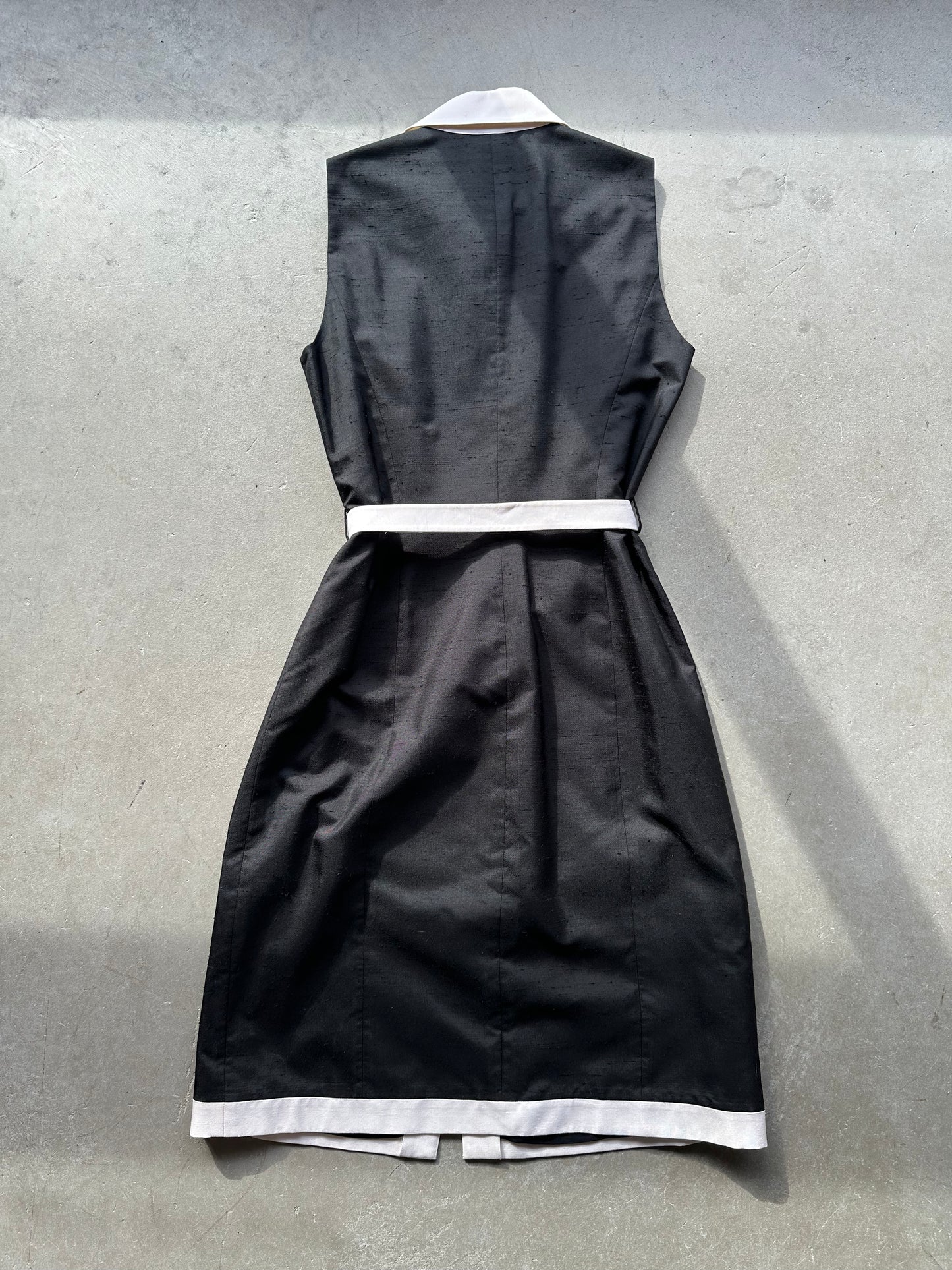 Black and White Silk Collared Sleeveless Dress with Belt